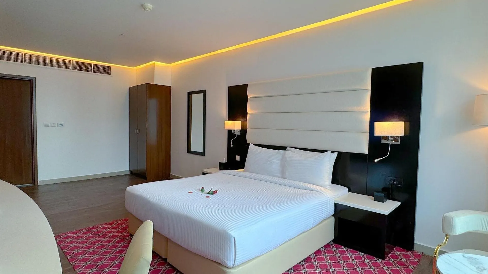 Sunday Mega Hotel Sheikh Zayed Road Near Difc Formerly Emirates Grand Hotel Dubai Aparthotel